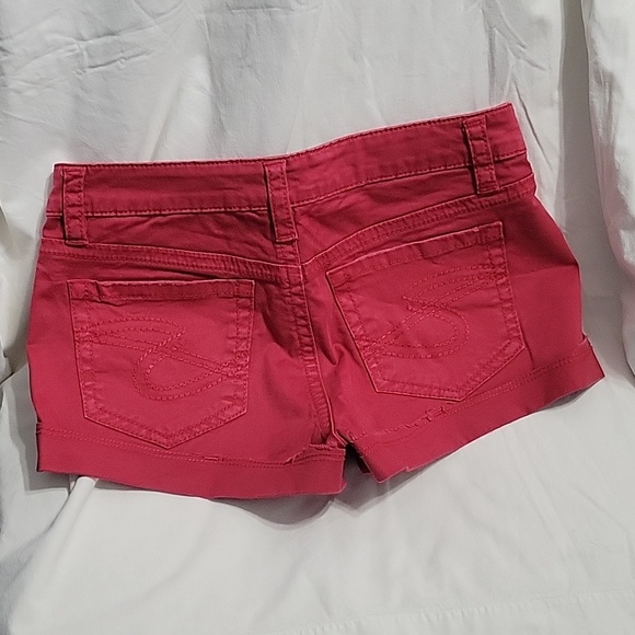 Silver Toni 3 1/2 Red Shorts. Sz 27 - Picture 5 of 6